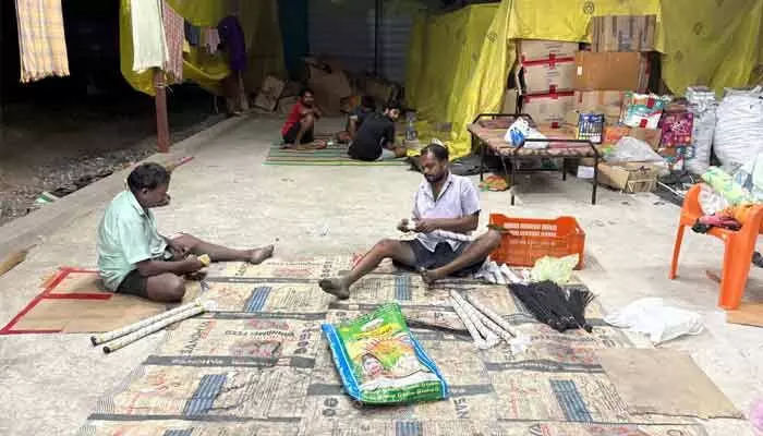 పాల్వంచలో నాటు బాంబుల తయారీ కలకలం.. పాల్వంచలో నాటు బాంబుల తయారీ కలకలం..