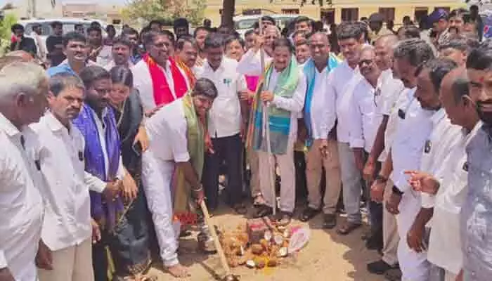 వీరన్నపల్లిలో రూ.20 లక్షల అభివృద్ధి పనులకు శంకుస్థాపన వీరన్నపల్లిలో రూ.20 లక్షల అభివృద్ధి పనులకు శంకుస్థాపన