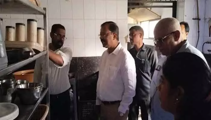 హోటళ్లకు ఎంఎంసీ కమిషనర్ అల్టిమేటం హోటళ్లకు ఎంఎంసీ కమిషనర్ అల్టిమేటం