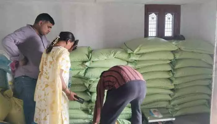 మేళ్లచెరువులో నకిలీ డీఏపీ కలకలం..! మేళ్లచెరువులో నకిలీ డీఏపీ కలకలం..!