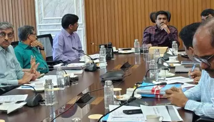 మెట్రో ప్రయాణికులకు మెరుగైన సేవలు మెట్రో ప్రయాణికులకు మెరుగైన సేవలు