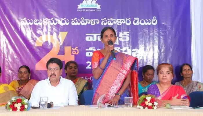 రాష్ట్రంలోనే ముల్కనూరు మహిళా పాల డెయిరీ ప్రథమ స్థానం..! రాష్ట్రంలోనే ముల్కనూరు మహిళా పాల డెయిరీ ప్రథమ స్థానం..!