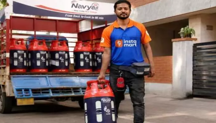 Swiggy Instamart: స్విగ్గీ ఇన్స్టామార్ట్లో ఎల్పీజీ సిలిండర్లు Swiggy Instamart: స్విగ్గీ ఇన్స్టామార్ట్లో ఎల్పీజీ సిలిండర్లు