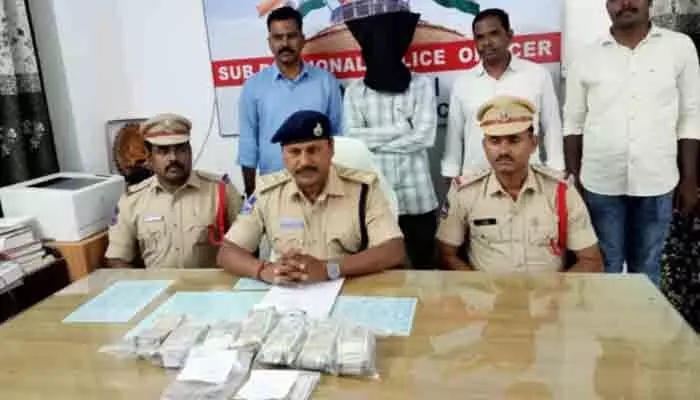 12 గంటల్లో చోరీ కేసు ఛేదించిన తూప్రాన్ పోలీసులు 12 గంటల్లో చోరీ కేసు ఛేదించిన తూప్రాన్ పోలీసులు