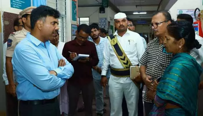 కమలా నెహ్రూ ప్రభుత్వాసుపత్రిని ఆకస్మికంగా తనిఖీ చేసిన కలెక్టర్ కమలా నెహ్రూ ప్రభుత్వాసుపత్రిని ఆకస్మికంగా తనిఖీ చేసిన కలెక్టర్