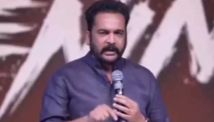 ఏపీకి సినీ ఇండస్ట్రీని తీసుకురావాలి : శివాజీ ఏపీకి సినీ ఇండస్ట్రీని తీసుకురావాలి : శివాజీ