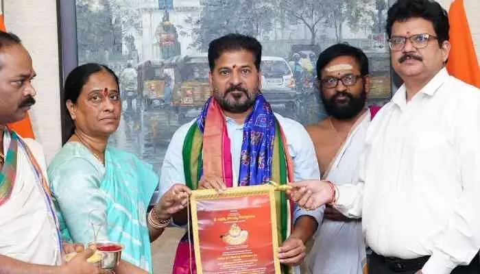 బోనాల పండుగ.. సీఎం రేవంత్ కీలక ప్రకటన బోనాల పండుగ.. సీఎం రేవంత్ కీలక ప్రకటన