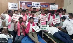 మా రక్తం తీసుకో.. రైతన్నకు నీళ్ళివ్వు.. సీఎం వ్యాఖ్యలకు నిరసనగా బీఆర్ఎస్ నేతల రక్తదానం
