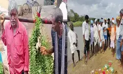 వరుణదేవుడి కోసం ‘కప్పతల్లి ఆట’.. చెరువుల వద్ద ప్రత్యేక పూజలు వరుణదేవుడి కోసం ‘కప్పతల్లి ఆట’.. చెరువుల వద్ద ప్రత్యేక పూజలు
