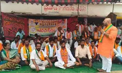 వినోద్ చారి పై దాడికి నిరసనగా బీజేపీ ధర్నా