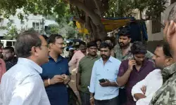అక్రమ వ్యర్థాల పారబోతపై కమిషనర్ ఉక్కుపాదం అక్రమ వ్యర్థాల పారబోతపై కమిషనర్ ఉక్కుపాదం