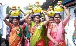 అంగరంగ వైభవంగా బోనాలు ప్రారంభం అంగరంగ వైభవంగా బోనాలు ప్రారంభం