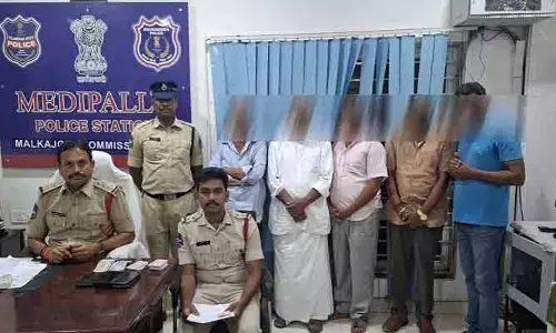 బోడుప్పల్‌లో పేకాట స్థావరంపై పోలీసుల దాడి