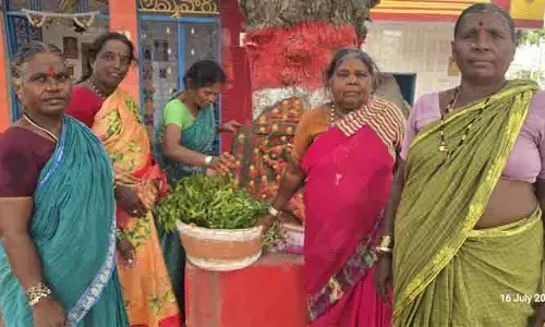 వాన దేవుడి కోసం ప్రత్యేక పూజలు.. గద్వాలలో మహిళల భిక్షాటన