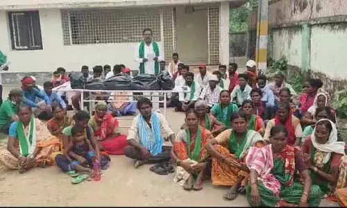 వేధింపుల వల్లే రైతు ఆత్మహత్య..