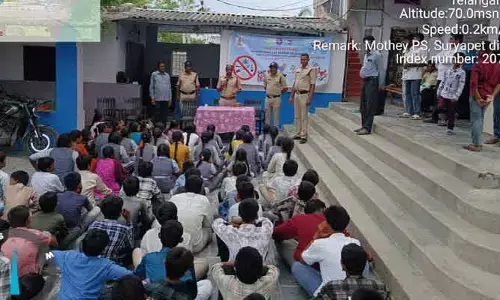 డ్రగ్స్ రహిత సమాజ నిర్మాణానికి విద్యార్థులు సహకరించాలి : మోతే ఎస్సై బి.లచ్చిరెడ్డి