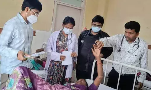 అక్కినపల్లి మల్లారం మూలమలుపు వద్ద ట్రాలీ బోల్తా..