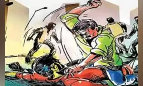 యువకుడిని కిడ్నాప్ చేసి విచక్షణారహితంగా కొట్టిన దుండగులు