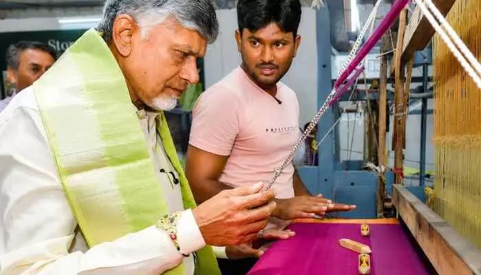 రాష్ట్ర ప్రభుత్వం కీలక నిర్ణయం.. వారికి ఒక్కొక్కరికి రూ.25వేలు ! రాష్ట్ర ప్రభుత్వం కీలక నిర్ణయం.. వారికి ఒక్కొక్కరికి రూ.25వేలు !