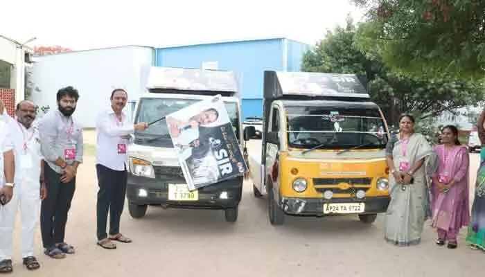 SIR ప్రచార రథాలను ప్రారంభించిన ఎమ్మెల్యే బండారి SIR ప్రచార రథాలను ప్రారంభించిన ఎమ్మెల్యే బండారి