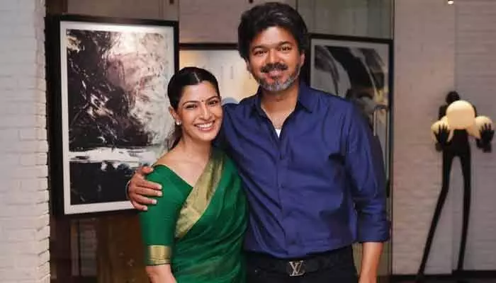 సీఎం విజయ్తో వరలక్ష్మి శరత్ కుమార్ భేటీ.. ట్రోలర్స్కు స్ట్రాంగ్ కౌంటర్ ఇస్తూ సెన్సేషనల్ పోస్ట్ సీఎం విజయ్తో వరలక్ష్మి శరత్ కుమార్ భేటీ.. ట్రోలర్స్కు స్ట్రాంగ్ కౌంటర్ ఇస్తూ సెన్సేషనల్ పోస్ట్