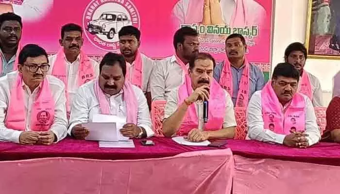 మామూనూరు ఎయిర్పోర్టుపై కాంగ్రెస్ నేతల వ్యాఖ్యలు హాస్యాస్పదం:మాజీ చీఫ్ విప్ దాస్యం వినయ్ భాస్కర్ మామూనూరు ఎయిర్పోర్టుపై కాంగ్రెస్ నేతల వ్యాఖ్యలు హాస్యాస్పదం:మాజీ చీఫ్ విప్ దాస్యం వినయ్ భాస్కర్
