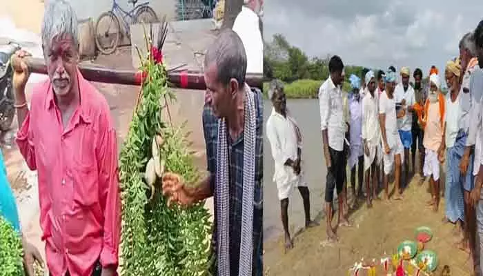 వరుణదేవుడి కోసం ‘కప్పతల్లి ఆట’.. చెరువుల వద్ద ప్రత్యేక పూజలు వరుణదేవుడి కోసం ‘కప్పతల్లి ఆట’.. చెరువుల వద్ద ప్రత్యేక పూజలు