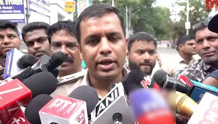 సైదాబాద్ స్కూల్ కల్మా వివాదంపై డీసీపీ ఖారే కిరణ్ ప్రభాకర్ అధికారిక ప్రకటన! సైదాబాద్ స్కూల్ కల్మా వివాదంపై డీసీపీ ఖారే కిరణ్ ప్రభాకర్ అధికారిక ప్రకటన!