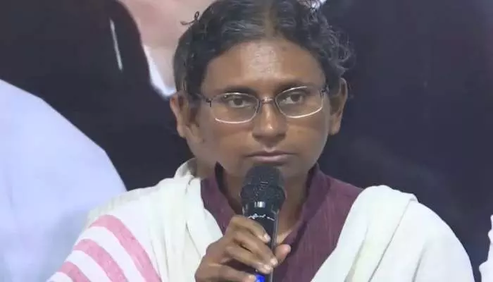 పాలాభిషేకాలు, గజమాలలు వద్దు.. పార్టీ శ్రేణులు, నాయకులకు మీనాక్షి నటరాజన్ కీలక ఆదేశాలు పాలాభిషేకాలు, గజమాలలు వద్దు.. పార్టీ శ్రేణులు, నాయకులకు మీనాక్షి నటరాజన్ కీలక ఆదేశాలు