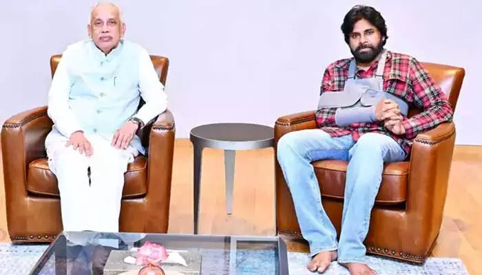 ఏపీ డిప్యూటీ సీఎం పవన్ను పరామర్శించిన గవర్నర్ ఏపీ డిప్యూటీ సీఎం పవన్ను పరామర్శించిన గవర్నర్