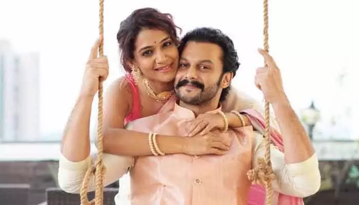 15 ఏళ్ల వివాహ బంధానికి ఎండ్కార్డ్ వేసిన స్టార్ కపుల్.. కీలక నోట్ విడుదల 15 ఏళ్ల వివాహ బంధానికి ఎండ్కార్డ్ వేసిన స్టార్ కపుల్.. కీలక నోట్ విడుదల