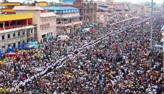 పూరీ రథయాత్రలో తొక్కిసలాట.. ఒకరు మృతి.. 120 మందికి గాయాలు పూరీ రథయాత్రలో తొక్కిసలాట.. ఒకరు మృతి.. 120 మందికి గాయాలు