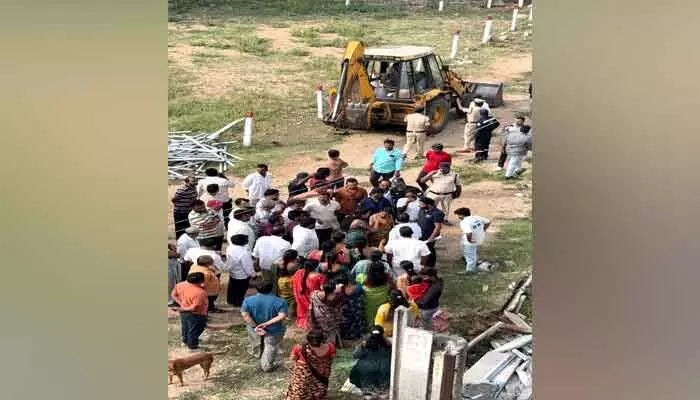 కబ్జాదారుల చెర వీడిన పార్క్ స్థలం కబ్జాదారుల చెర వీడిన పార్క్ స్థలం