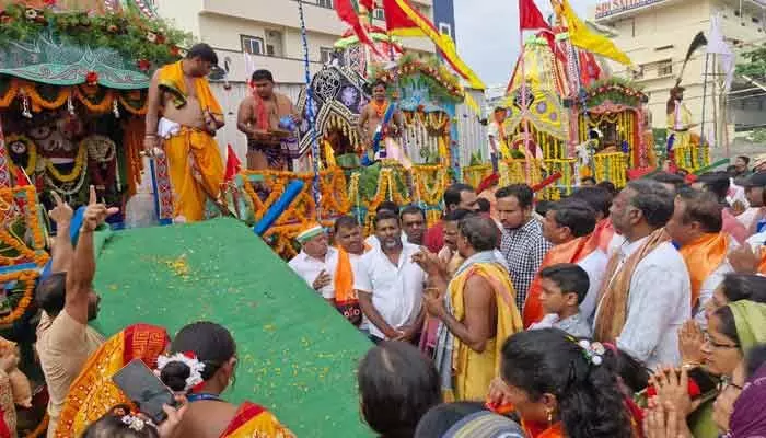 అంగరంగ వైభవంగా జగన్నాథుడి రథయాత్ర అంగరంగ వైభవంగా జగన్నాథుడి రథయాత్ర