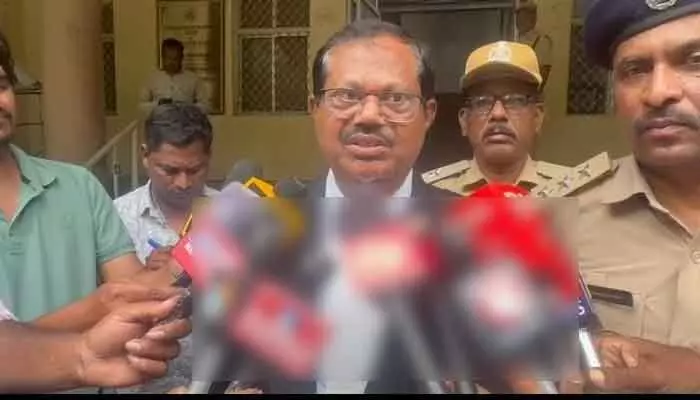 ఫారెస్ట్ అధికారులపై దాడి కేసులో 8 మందికి జైలు.. ఫారెస్ట్ అధికారులపై దాడి కేసులో 8 మందికి జైలు..