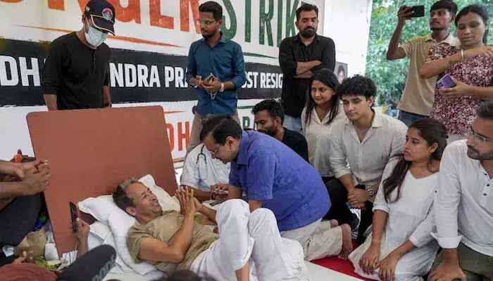 ‘విద్యాశాఖ మంత్రిగా సోనమ్ వాంగ్చుక్ను నియమించాలి’.. సీజేపీ నిరసనలో కేజ్రీవాల్ ‘విద్యాశాఖ మంత్రిగా సోనమ్ వాంగ్చుక్ను నియమించాలి’.. సీజేపీ నిరసనలో కేజ్రీవాల్