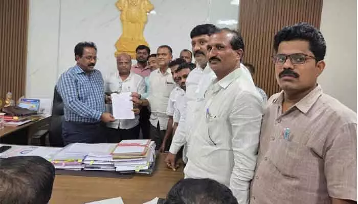 దిశ ఎఫెక్ట్...ఉపాధ్యాయుల సర్దుబాటులో పారదర్శక ఉండాలి దిశ ఎఫెక్ట్...ఉపాధ్యాయుల సర్దుబాటులో పారదర్శక ఉండాలి