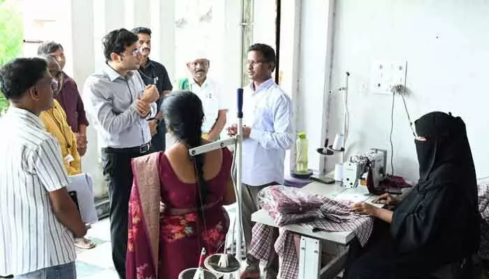 ప్రభుత్వ విద్యార్థులకు అందించే యూనిఫామ్స్ నాణ్యంగా ఉండాలి ప్రభుత్వ విద్యార్థులకు అందించే యూనిఫామ్స్ నాణ్యంగా ఉండాలి