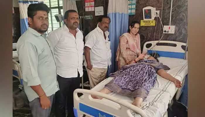 అస్వస్థతకు గురై ఆస్పత్రి పాలైన బీఎల్ఓ.. అస్వస్థతకు గురై ఆస్పత్రి పాలైన బీఎల్ఓ..