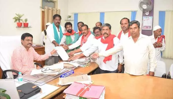 వాన కరువు.. అన్నదాత కంటతడి వాన కరువు.. అన్నదాత కంటతడి