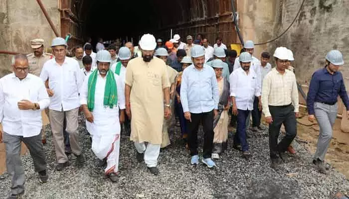 సీతారామ ప్రాజెక్టును పరిశీలించిన మంత్రులు.. సీతారామ ప్రాజెక్టును పరిశీలించిన మంత్రులు..