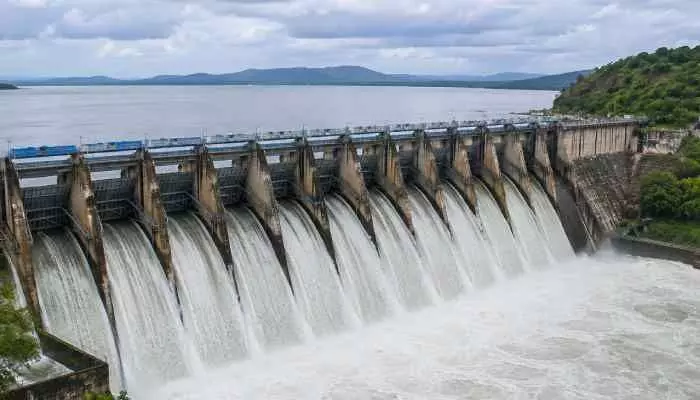కర్ణాటక డ్యాముల్లో నిండుకుండలా కృష్ణమ్మ కర్ణాటక డ్యాముల్లో నిండుకుండలా కృష్ణమ్మ
