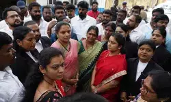 బీసీ రిజర్వేషన్ల కోసం రైల్‌ రోకో కేసు.. రైల్వే కోర్టుకు కవిత హాజరు