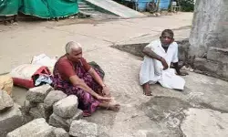 వృద్ధ దంపతుల ఫిర్యాదు..