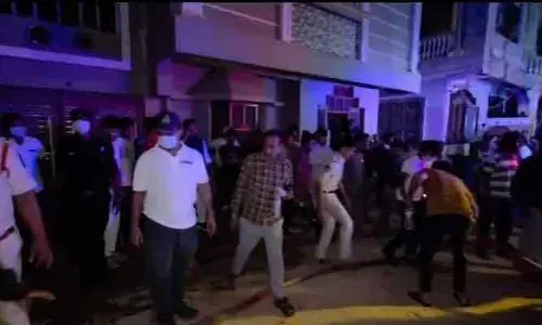 ఒకే ఇంట్లో రెండు గ్యాస్ సిలిండర్లు పేలుడు.. చెలరేగిన మంటలు