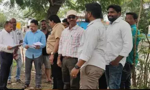 కోటార్మూర్‌లో నిజాంసాగర్ కాల్వ స్థలంలో నిర్మాణాన్ని పరిశీలించిన అధికారులు