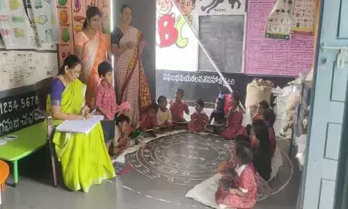 అంగన్‌వాడీ కేంద్రాలను తనిఖీ చేసిన సీడీపీవో సుజాత