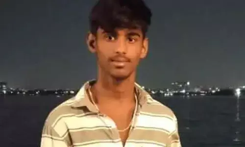 భవనంపై నుంచి దూకి బీటెక్ విద్యార్థి మృతి