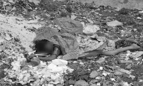 బస్టాండ్ సమీపంలో మహిళ మృతదేహం