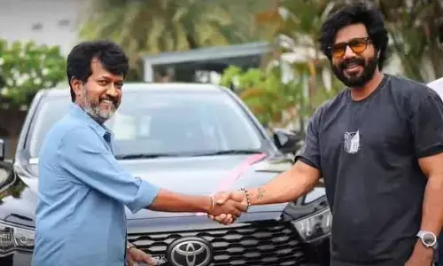 జాక్ పాట్ కొట్టిన దర్శకుడు.. ‘గట్టకుస్తీ-2’ హిట్ కావడంతో ఖరీదైన బహుమతులు ఇచ్చిన విష్ణు విశాల్